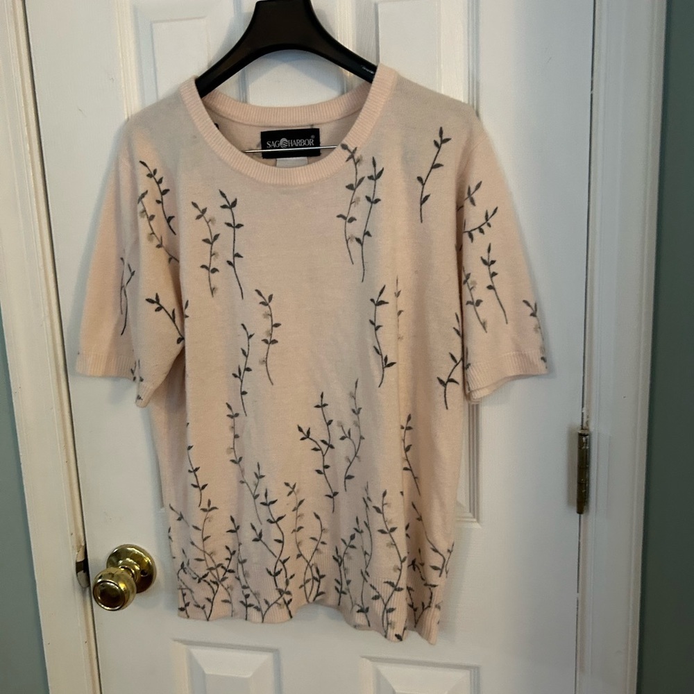 Beautiful Sag Harbor pink and gray sweater